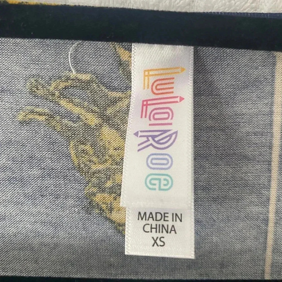 NWT Navy Yellow Fox Arrows LuLaRoe XS Classic Tee Shirt Comfy Stretch - Picture 7 of 10